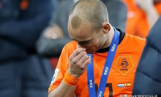 被梅西“偷走”金球奖？荷兰名宿斯内德至今不服，对媒体一顿抱怨